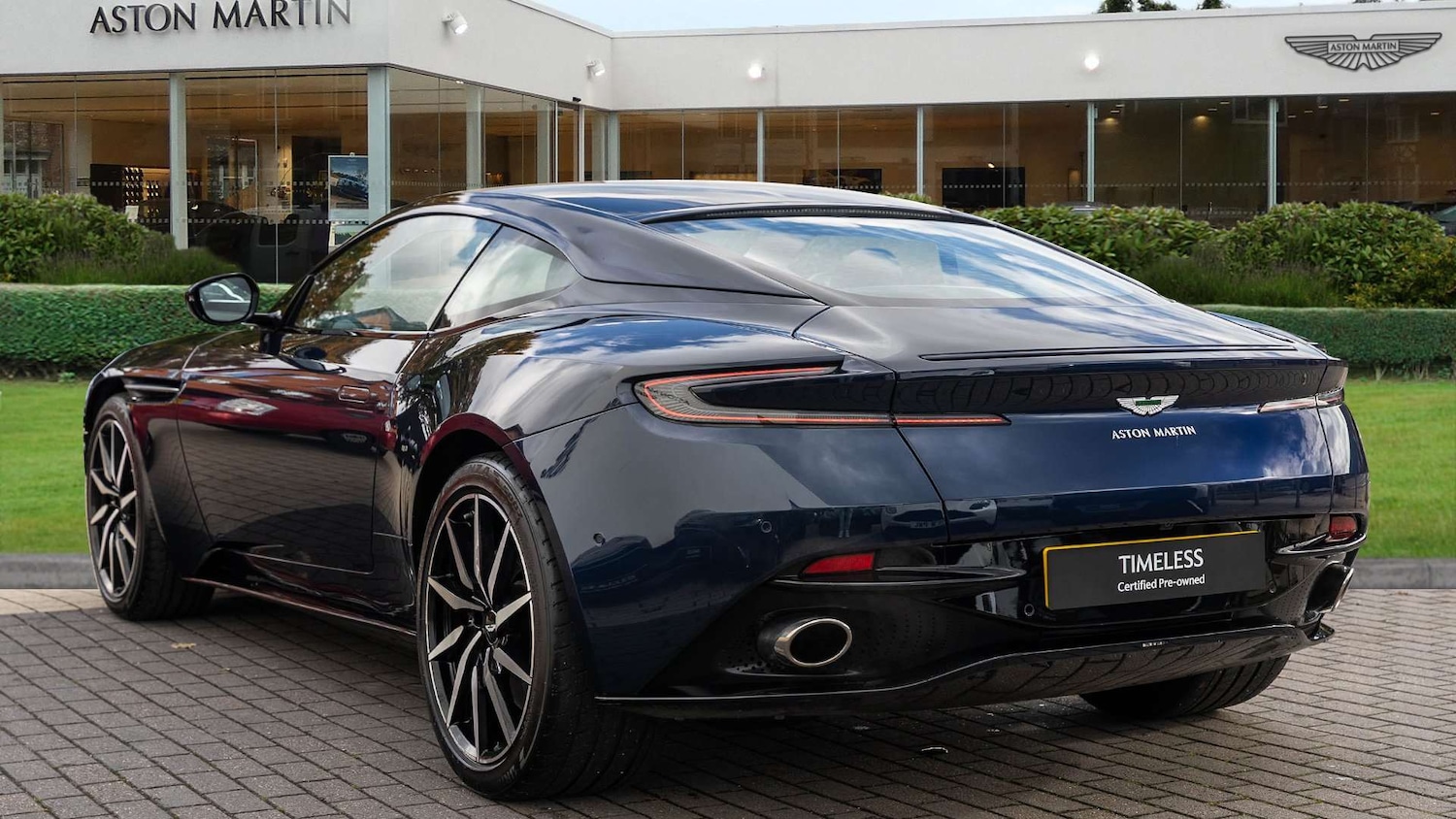 Used Aston Martin DB11 for sale - 76351629: Photo 2