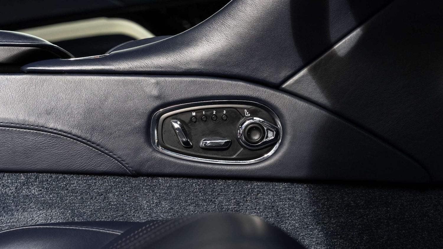 Used Aston Martin DB11 for sale - 76351629: Photo 21