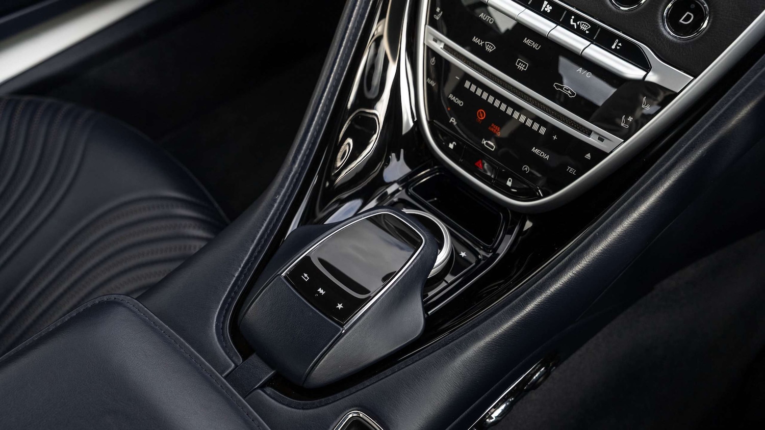 Used Aston Martin DB11 for sale - 76351629: Photo 24