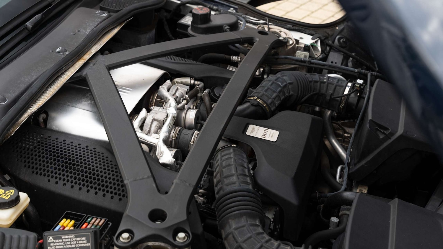 Used Aston Martin DB11 for sale - 76351629: Photo 27