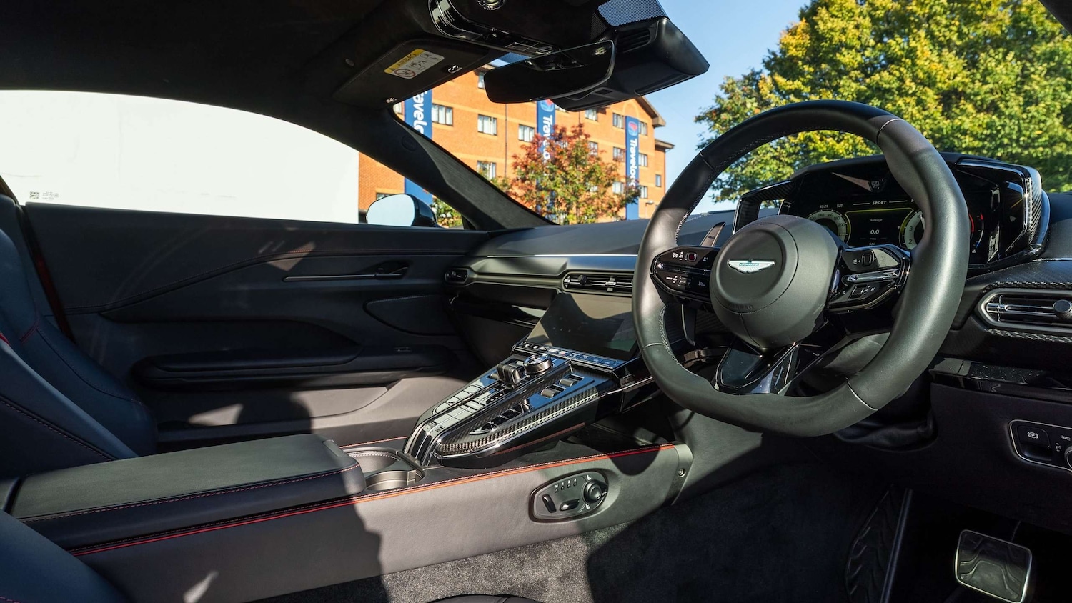 Used Aston Martin Vantage 2025 for sale - 76242442: Photo 3