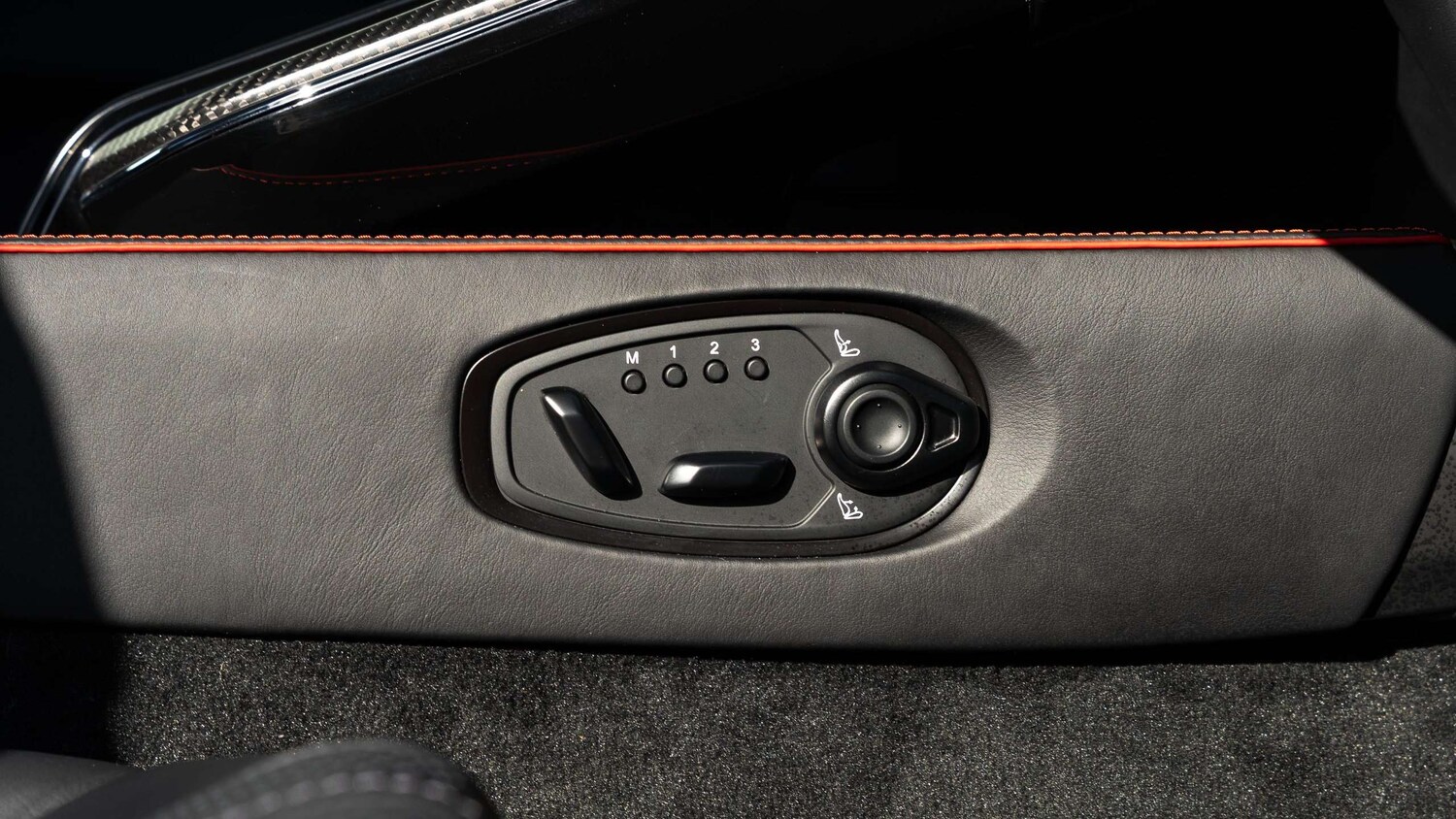 Used Aston Martin Vantage 2025 for sale - 76242442: Photo 30