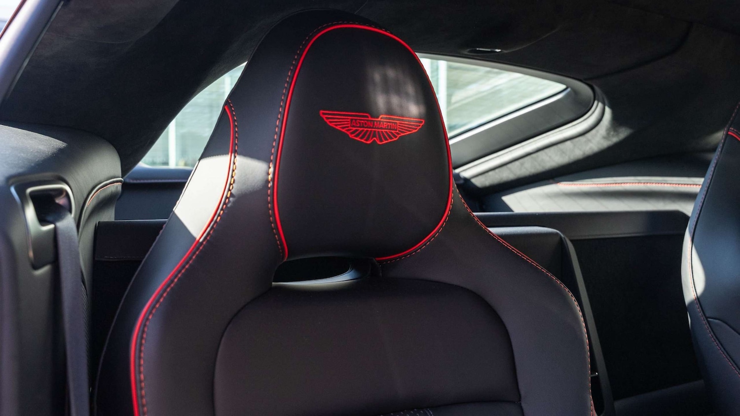 Used Aston Martin Vantage 2025 for sale - 76242442: Photo 5