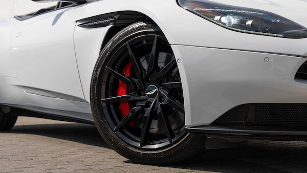 Used Aston Martin DB11 2022 for sale - 76205235: Photo 4