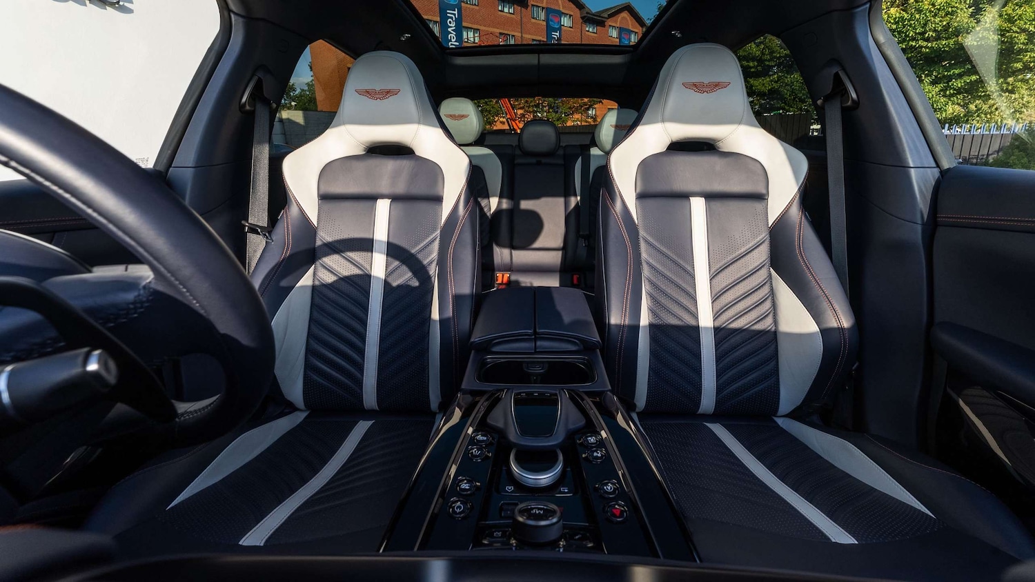 Used Aston Martin DBX 2023 for sale - 76141909: Photo 18