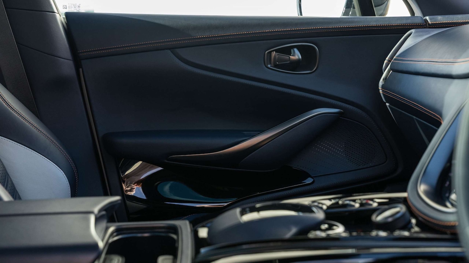 Used Aston Martin DBX 2023 for sale - 76141909: Photo 23