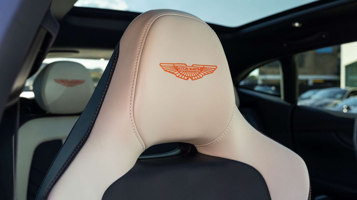 Used Aston Martin DBX 2023 for sale - 76141909: Photo 5
