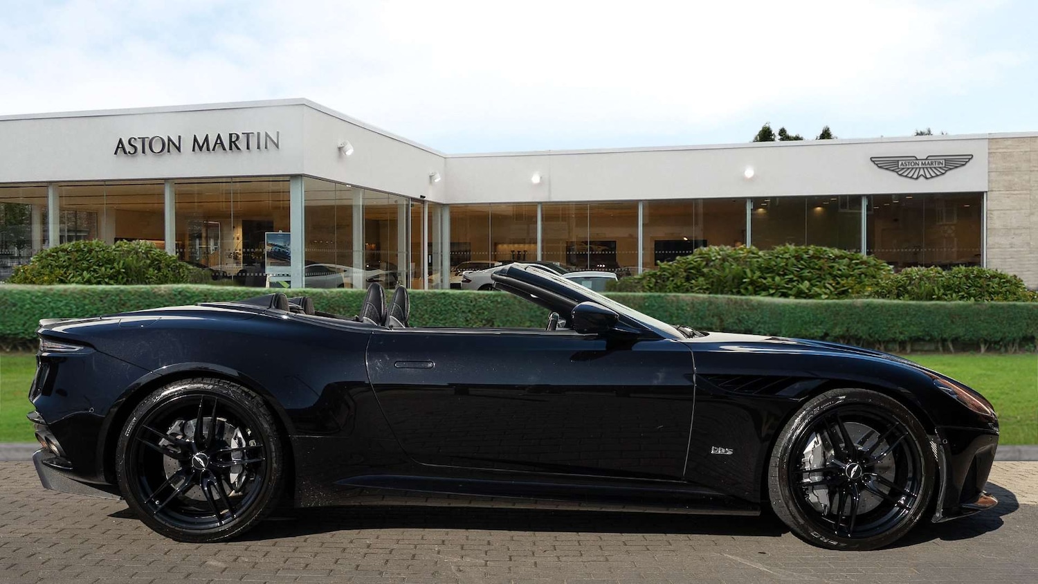 Used Aston Martin DBS 2023 for sale - 76230322: Photo 13