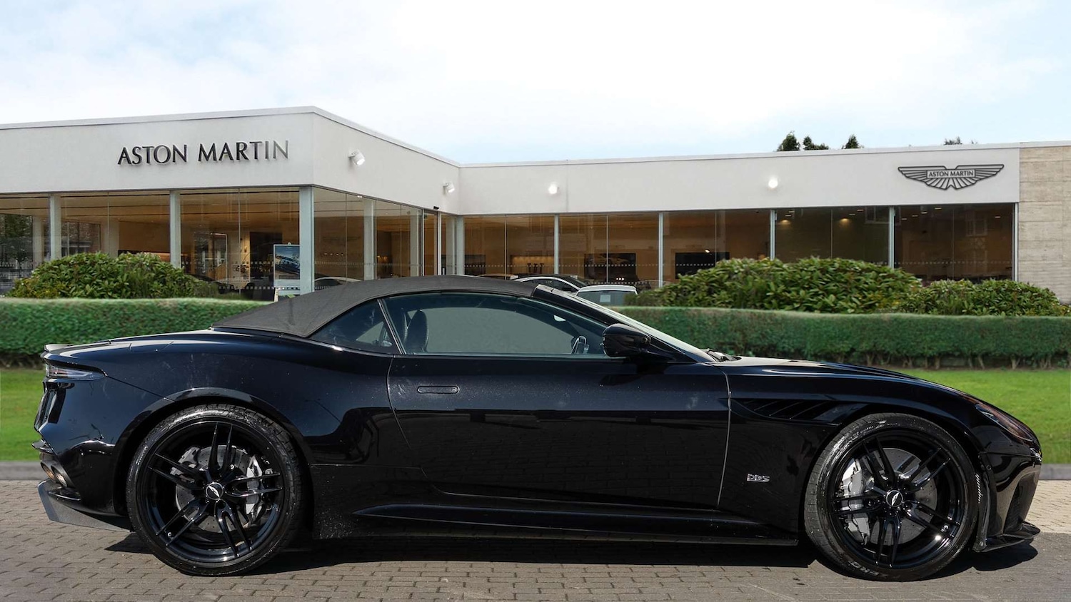 Used Aston Martin DBS 2023 for sale - 76230322: Photo 15