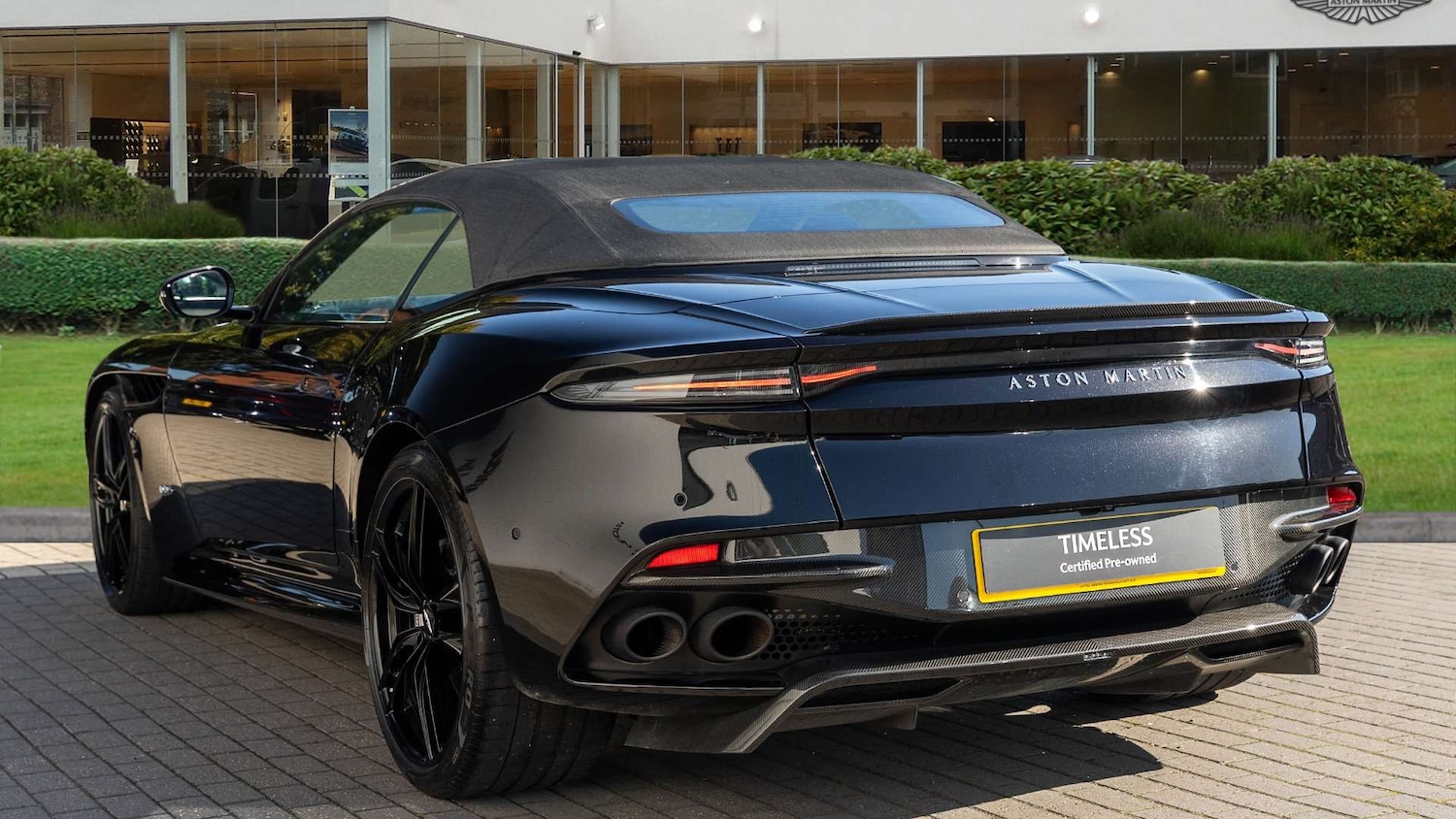 Used Aston Martin DBS 2023 for sale - 76230322: Photo 17