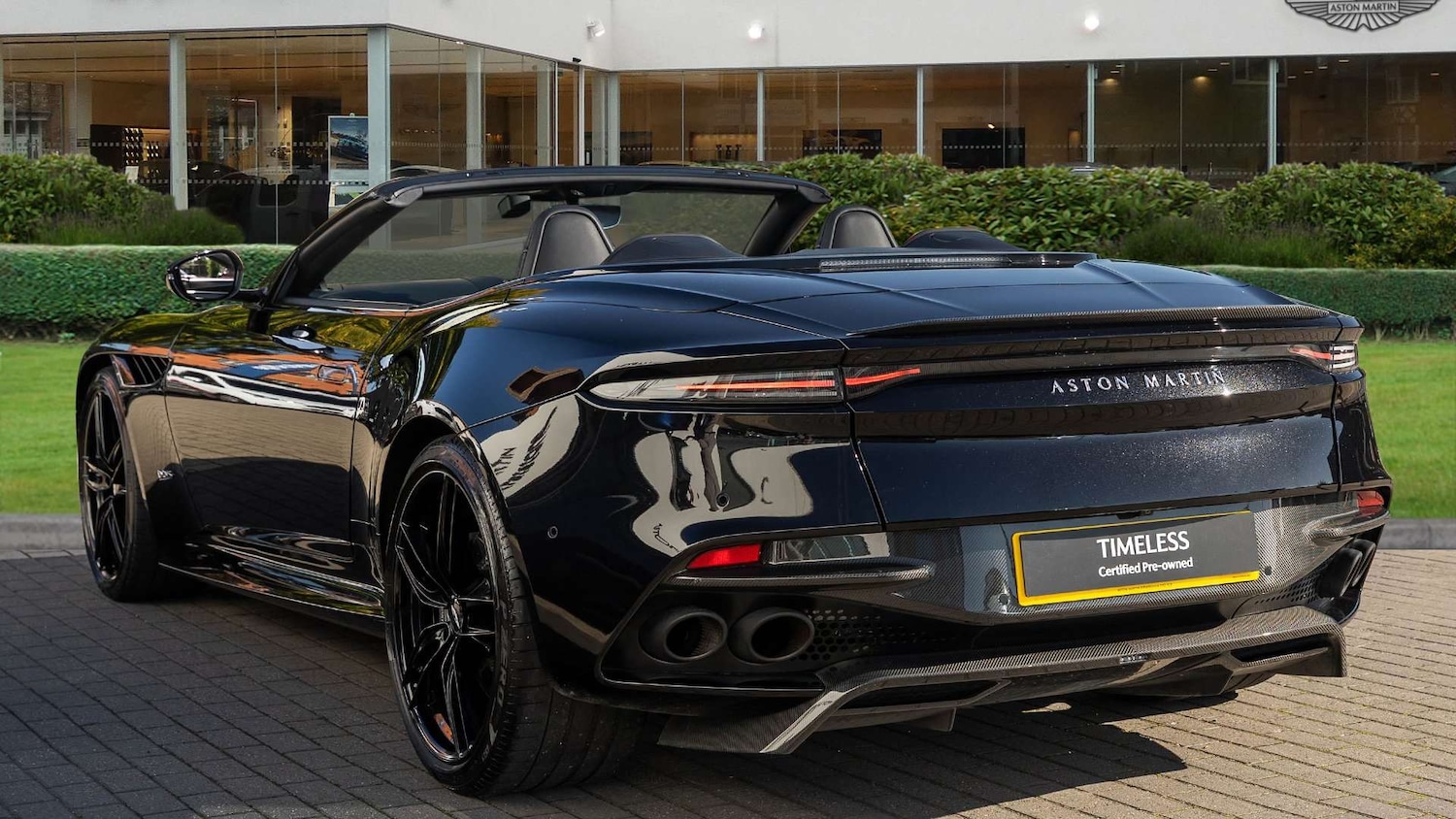 Used Aston Martin DBS 2023 for sale - 76230322: Photo 2