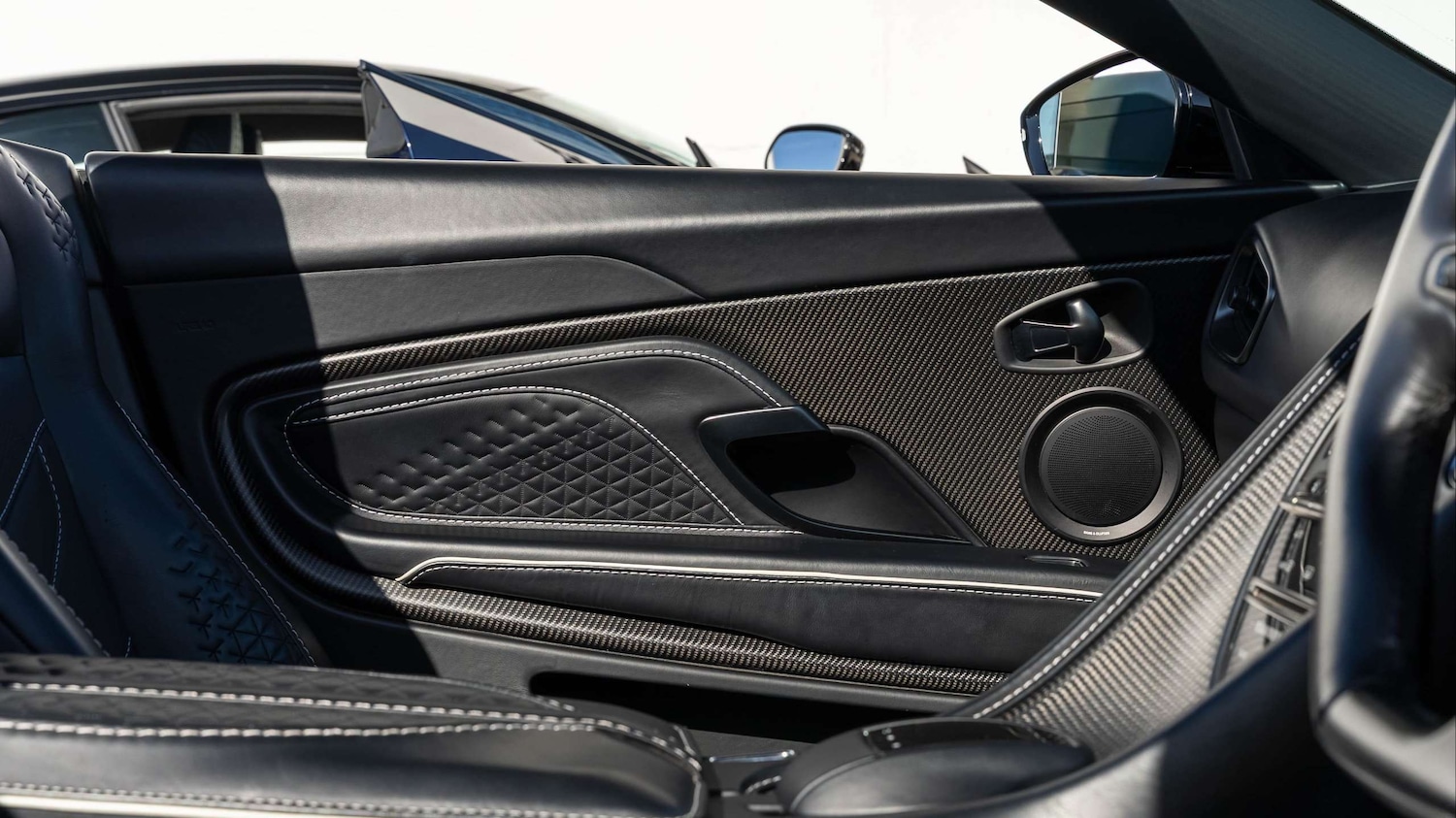 Used Aston Martin DBS 2023 for sale - 76230322: Photo 21