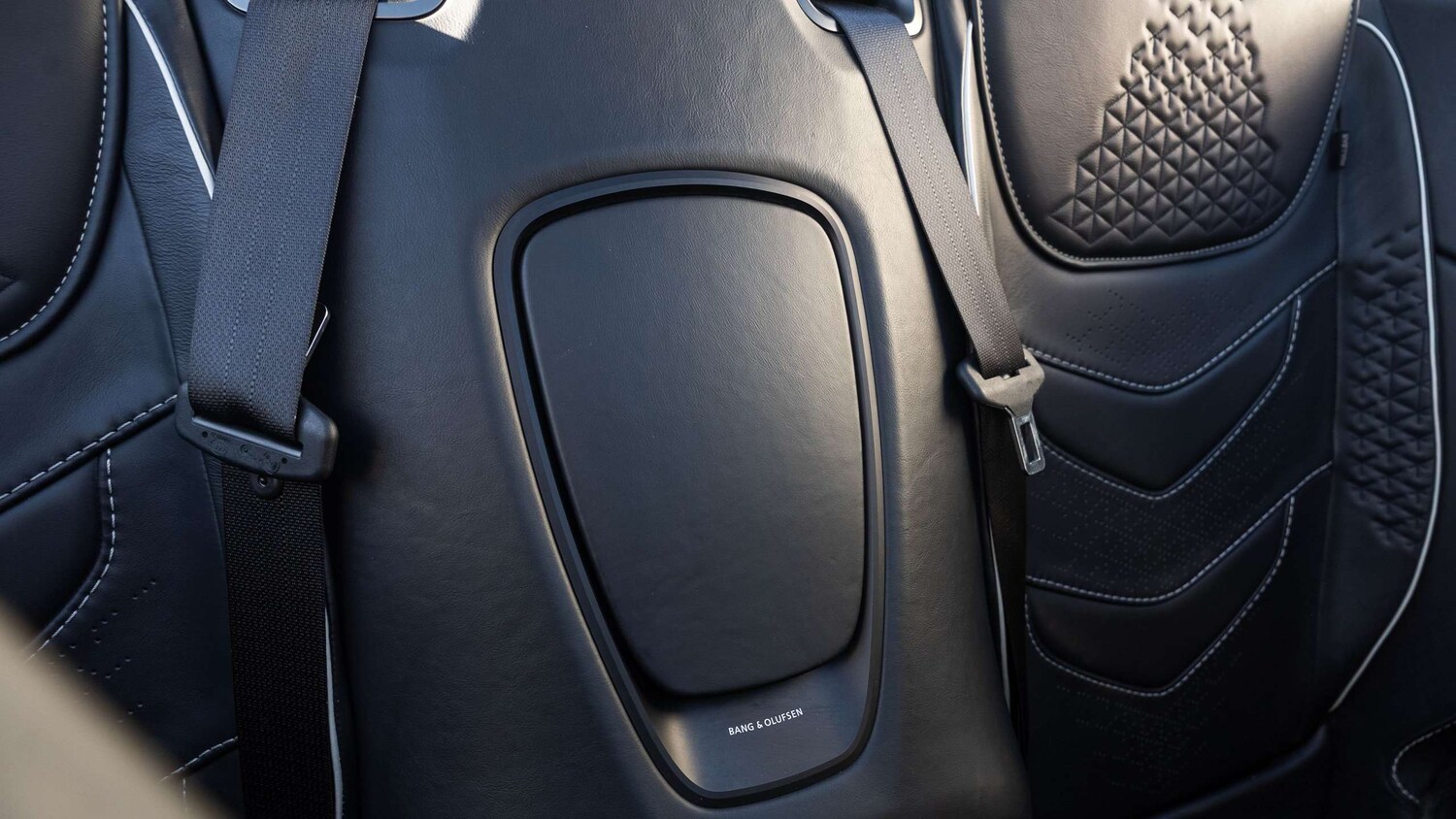 Used Aston Martin DBS 2023 for sale - 76230322: Photo 22