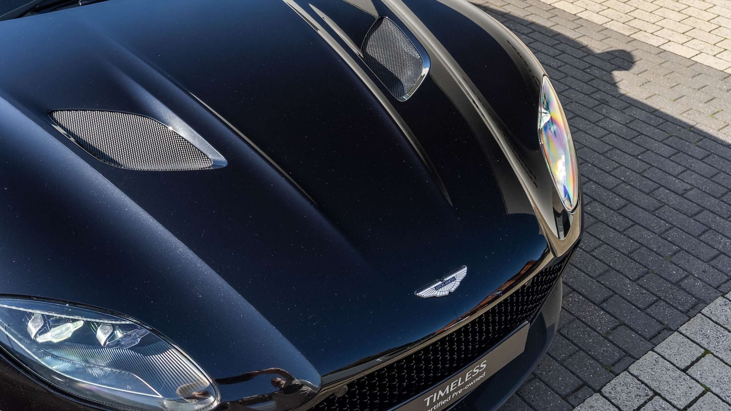 Used Aston Martin DBS 2023 for sale - 76230322: Photo 32