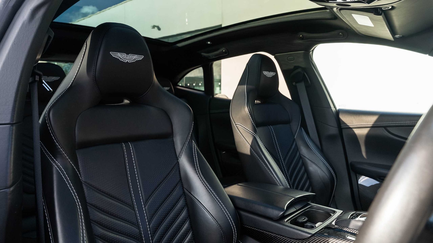 Used Aston Martin DBX 2022 for sale - 76842988: Photo 11