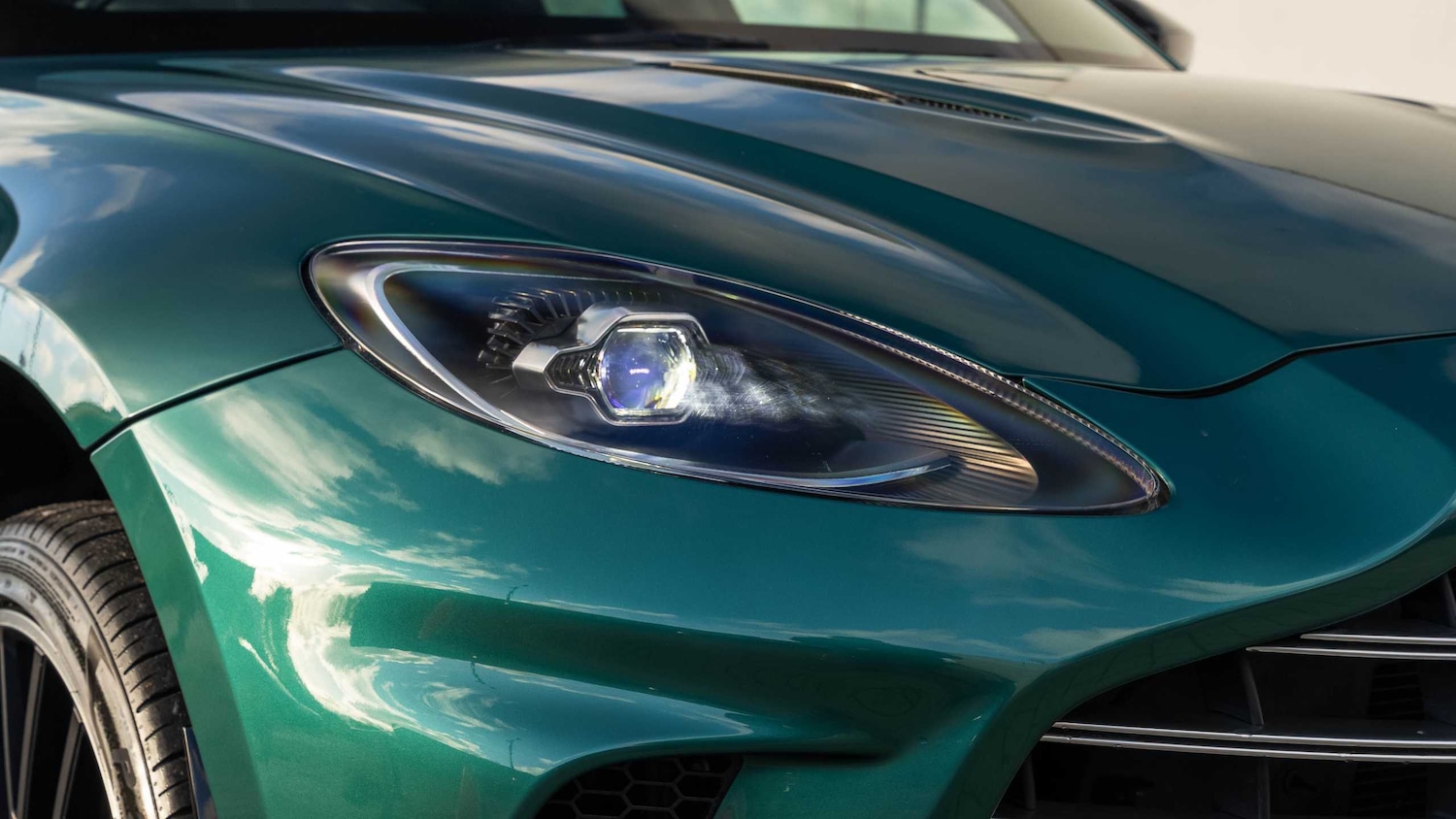 Used Aston Martin DBX 2022 for sale - 76842988: Photo 16