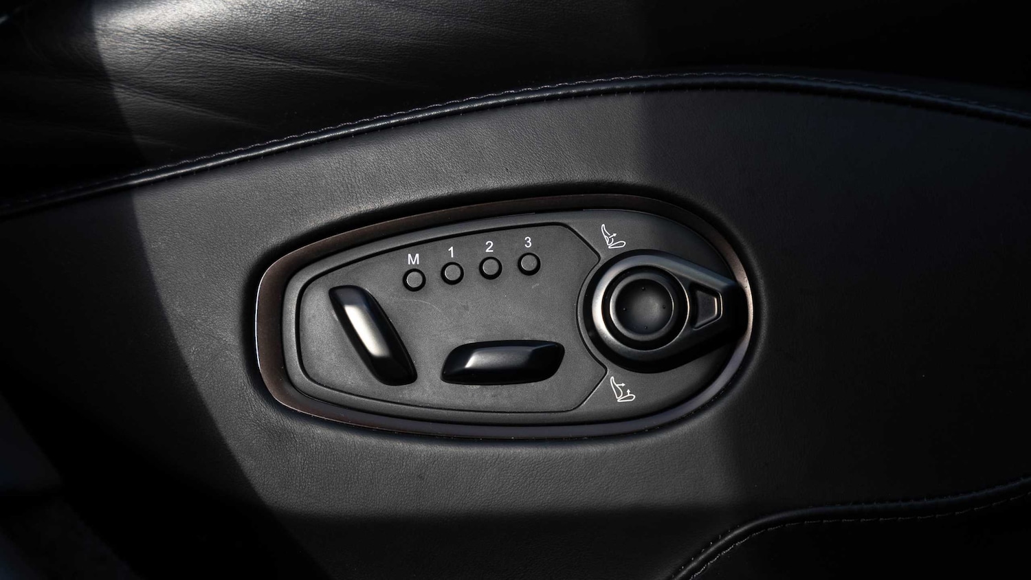 Used Aston Martin DBX 2022 for sale - 76842988: Photo 33