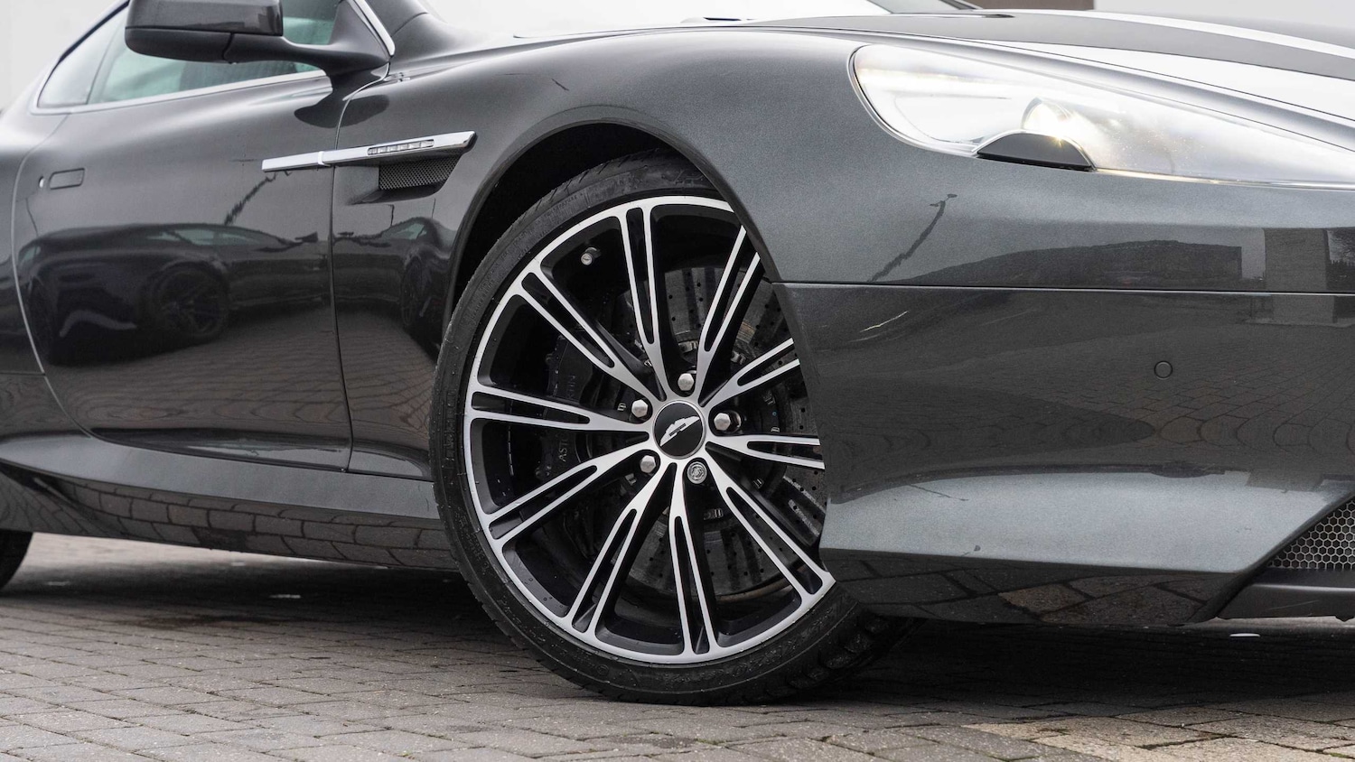Used Aston Martin DB9 2014 for sale - 77348165: Photo 16