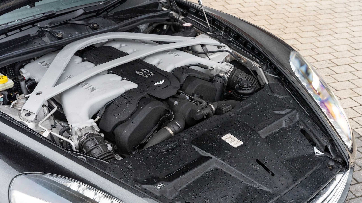 Used Aston Martin DB9 2014 for sale - 77348165: Photo 17