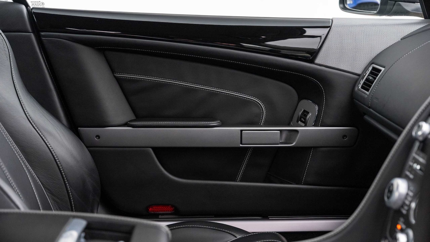 Used Aston Martin DB9 2014 for sale - 77348165: Photo 29