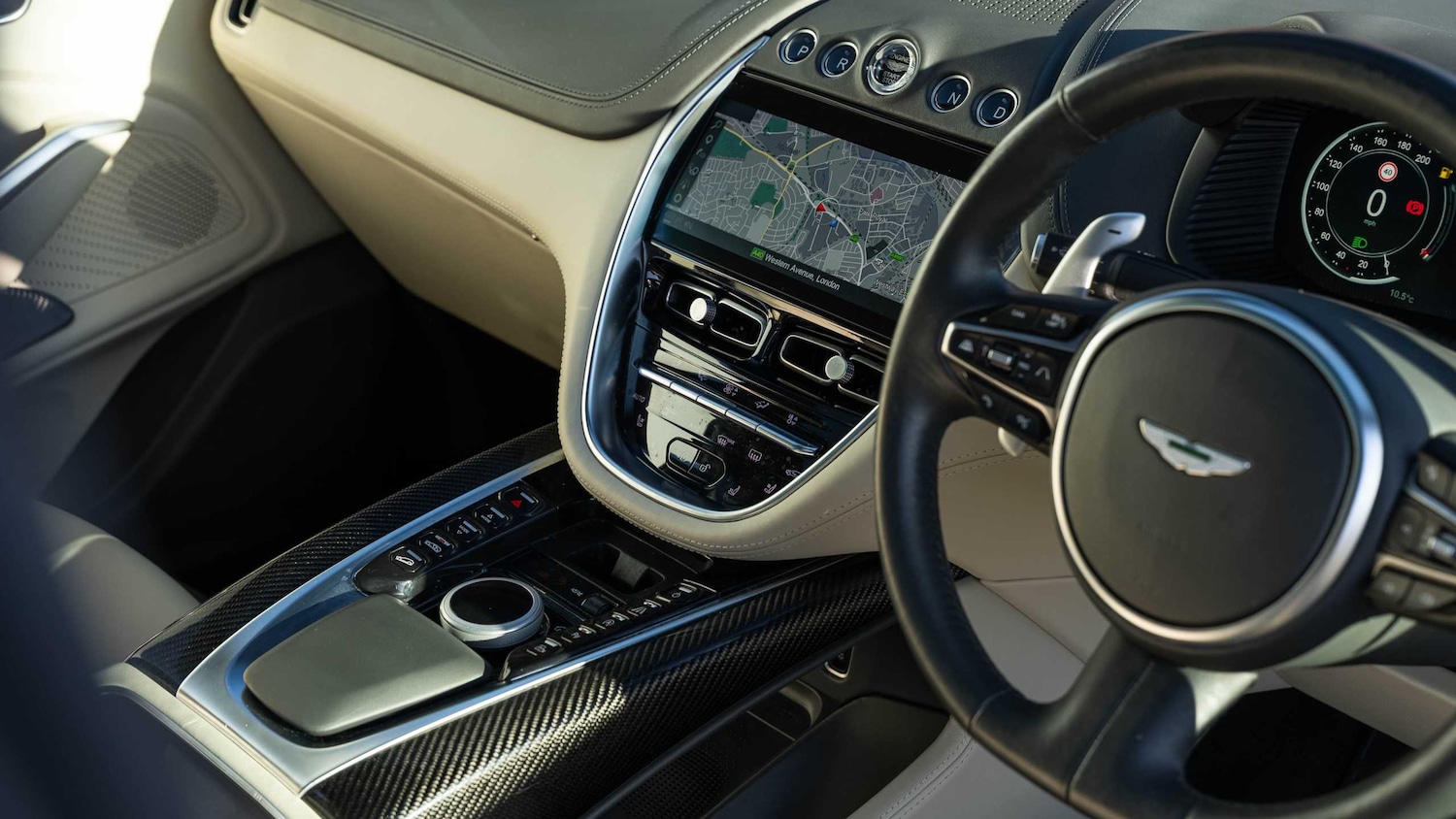 Used Aston Martin DBX 2022 for sale - 76842965: Photo 10