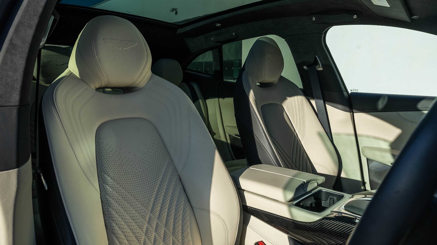 Used Aston Martin DBX 2022 for sale - 76842965: Photo 12