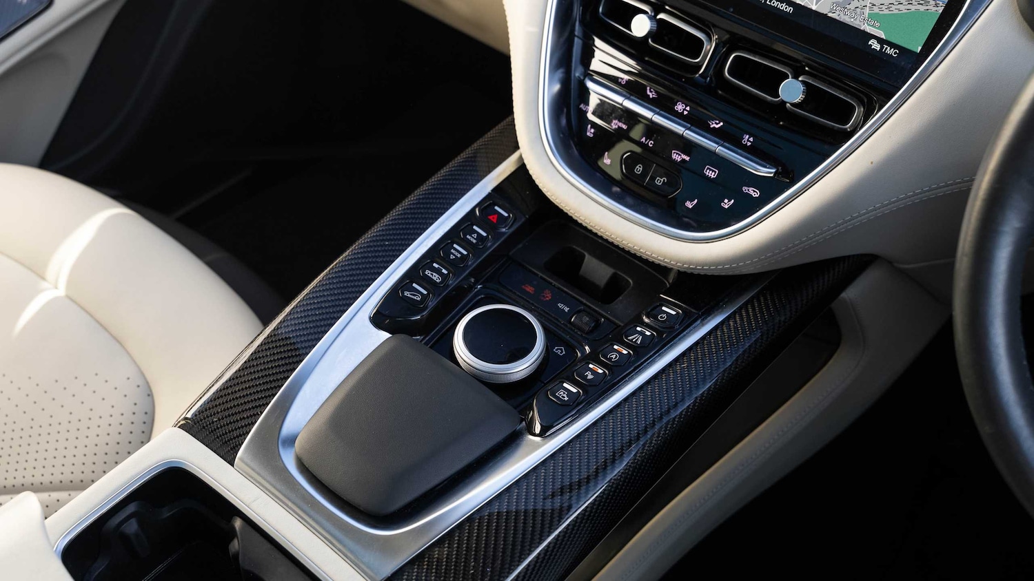 Used Aston Martin DBX 2022 for sale - 76842965: Photo 21