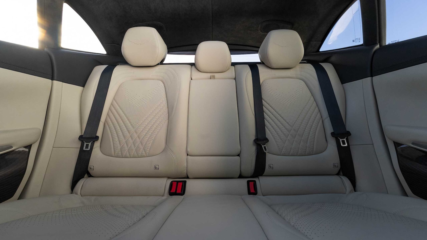 Used Aston Martin DBX 2022 for sale - 76842965: Photo 28