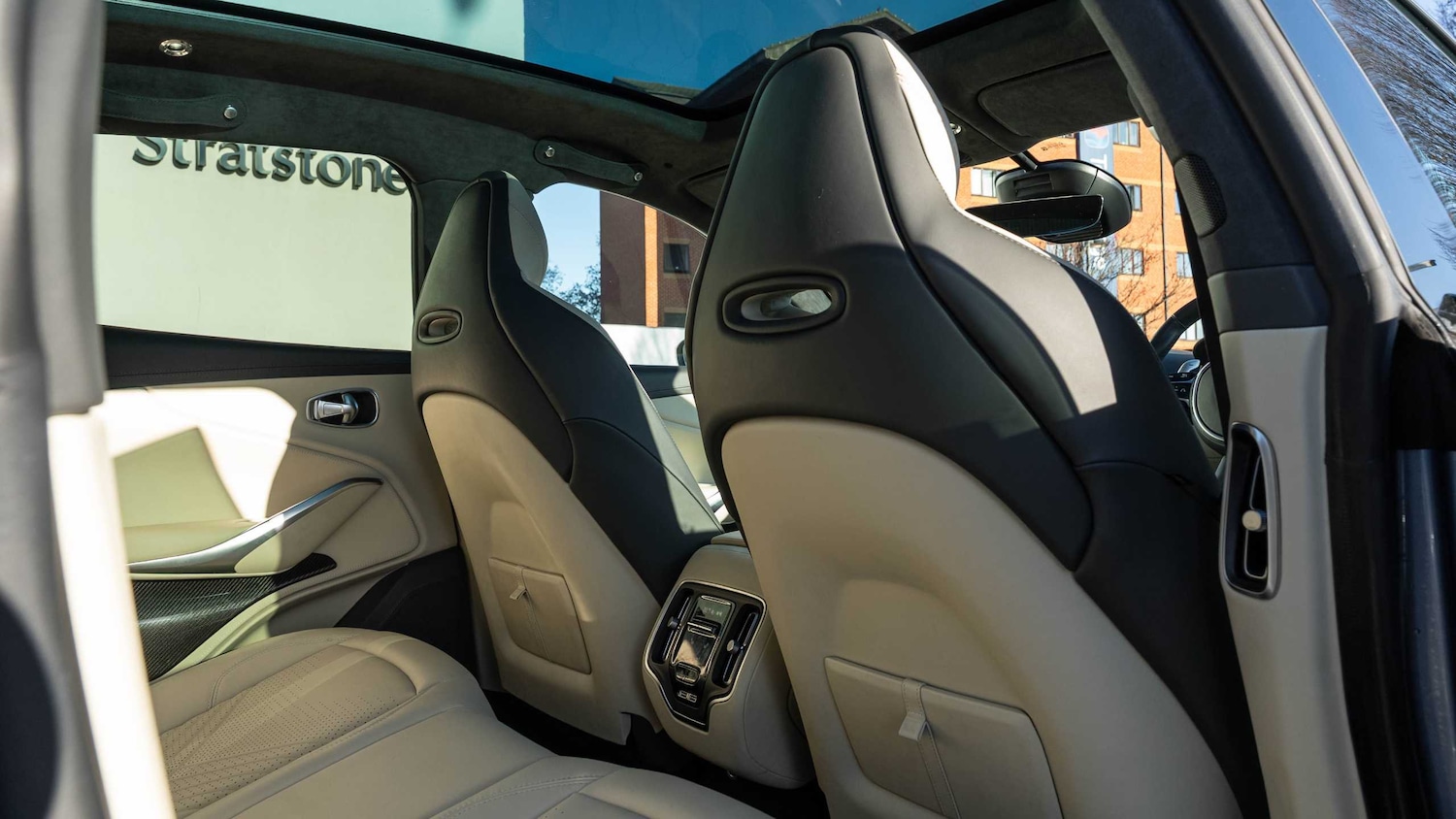 Used Aston Martin DBX 2022 for sale - 76842965: Photo 30