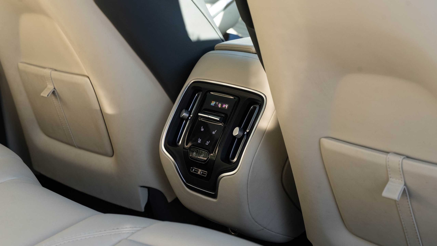 Used Aston Martin DBX 2022 for sale - 76842965: Photo 31