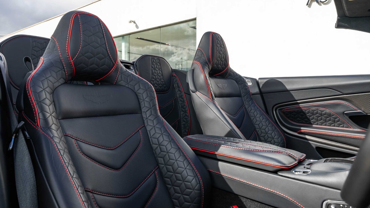 Used Aston Martin DBS 2022 for sale - 78089562: Photo 12