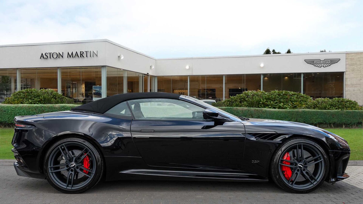 Used Aston Martin DBS 2022 for sale - 78089562: Photo 16