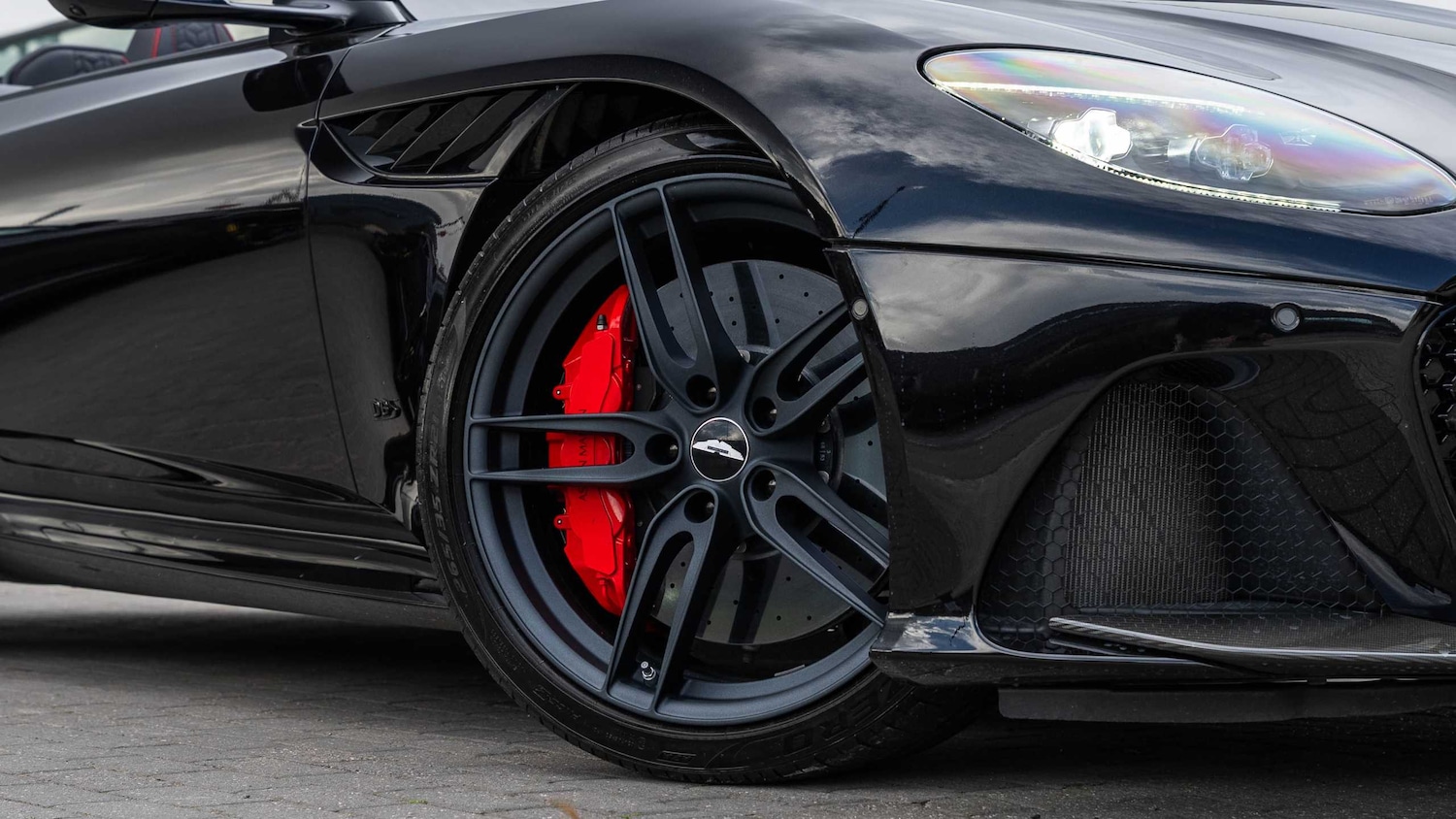 Used Aston Martin DBS 2022 for sale - 78089562: Photo 4