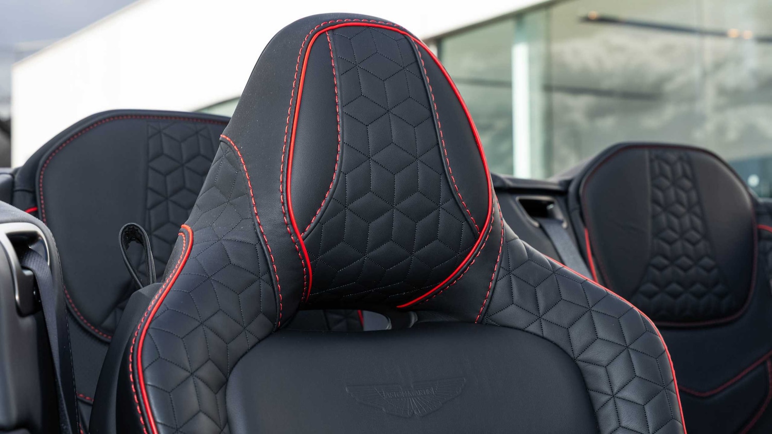 Used Aston Martin DBS 2022 for sale - 78089562: Photo 5