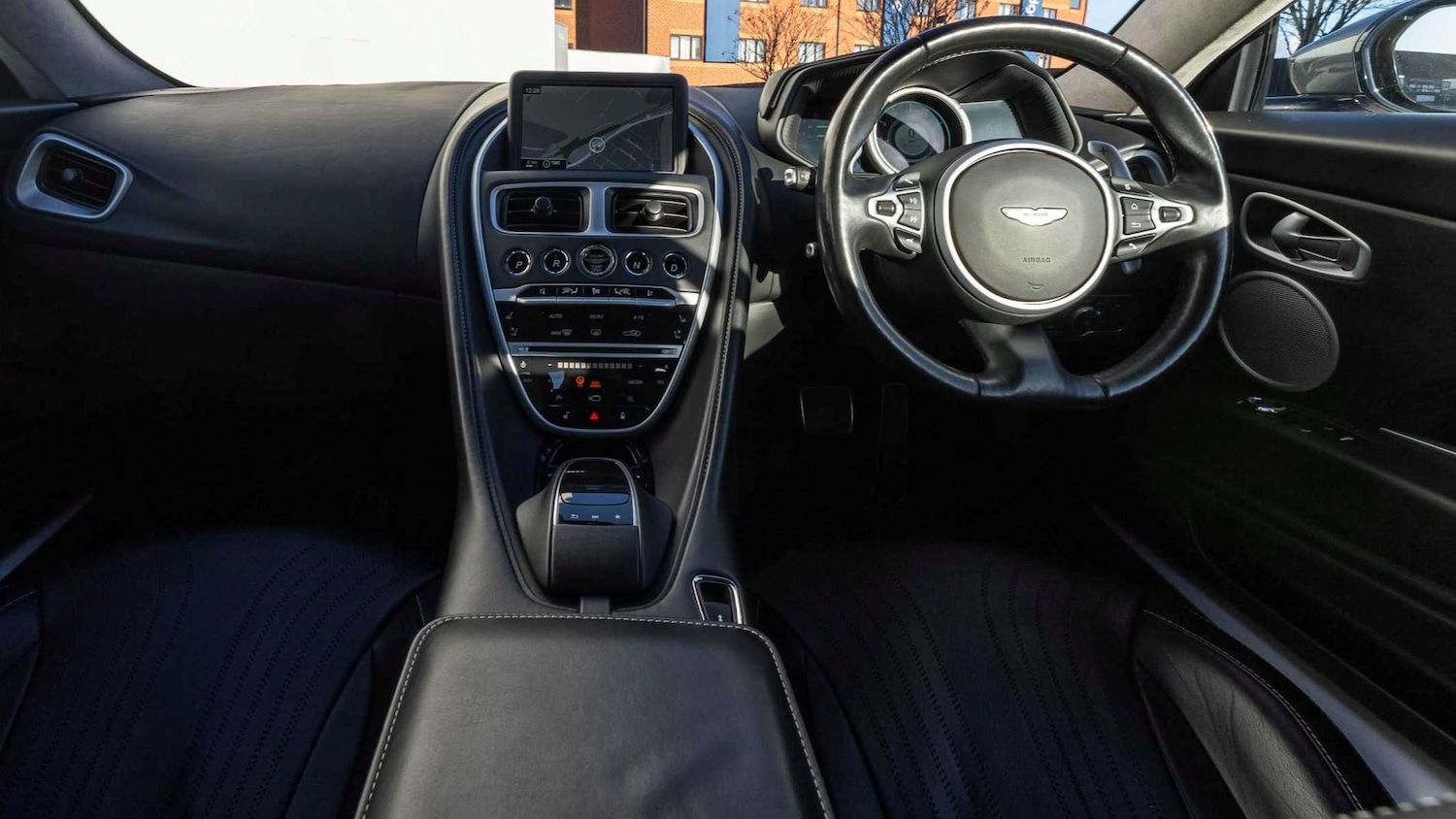 Used Aston Martin DB11 2019 for sale - 76842825: Photo 10