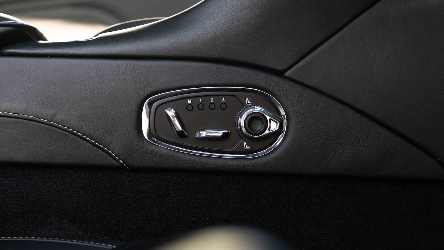 Used Aston Martin DB11 2019 for sale - 76842825: Photo 27