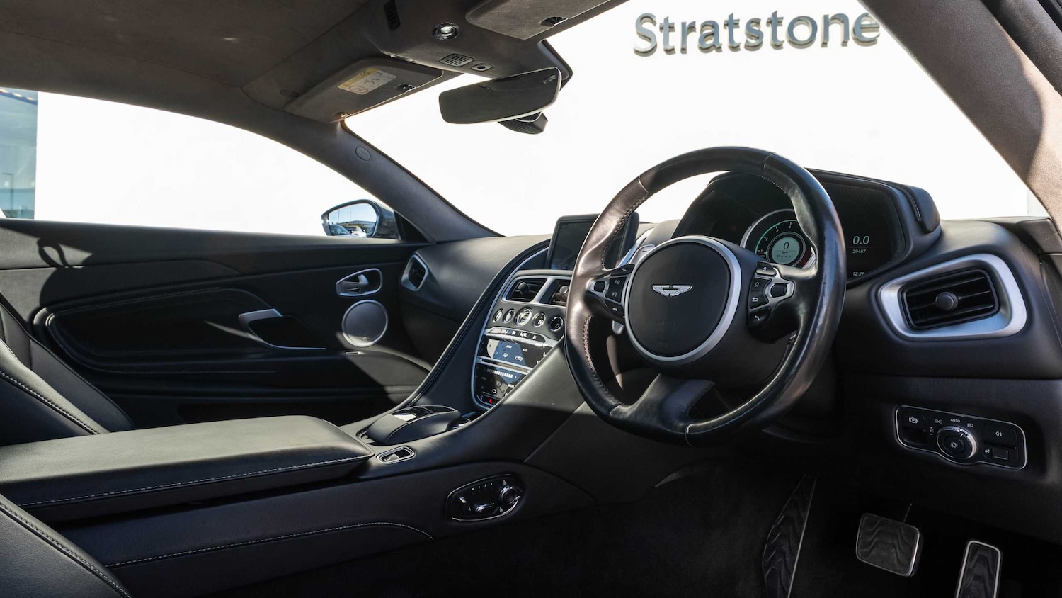 Used Aston Martin DB11 2019 for sale - 76842825: Photo 3