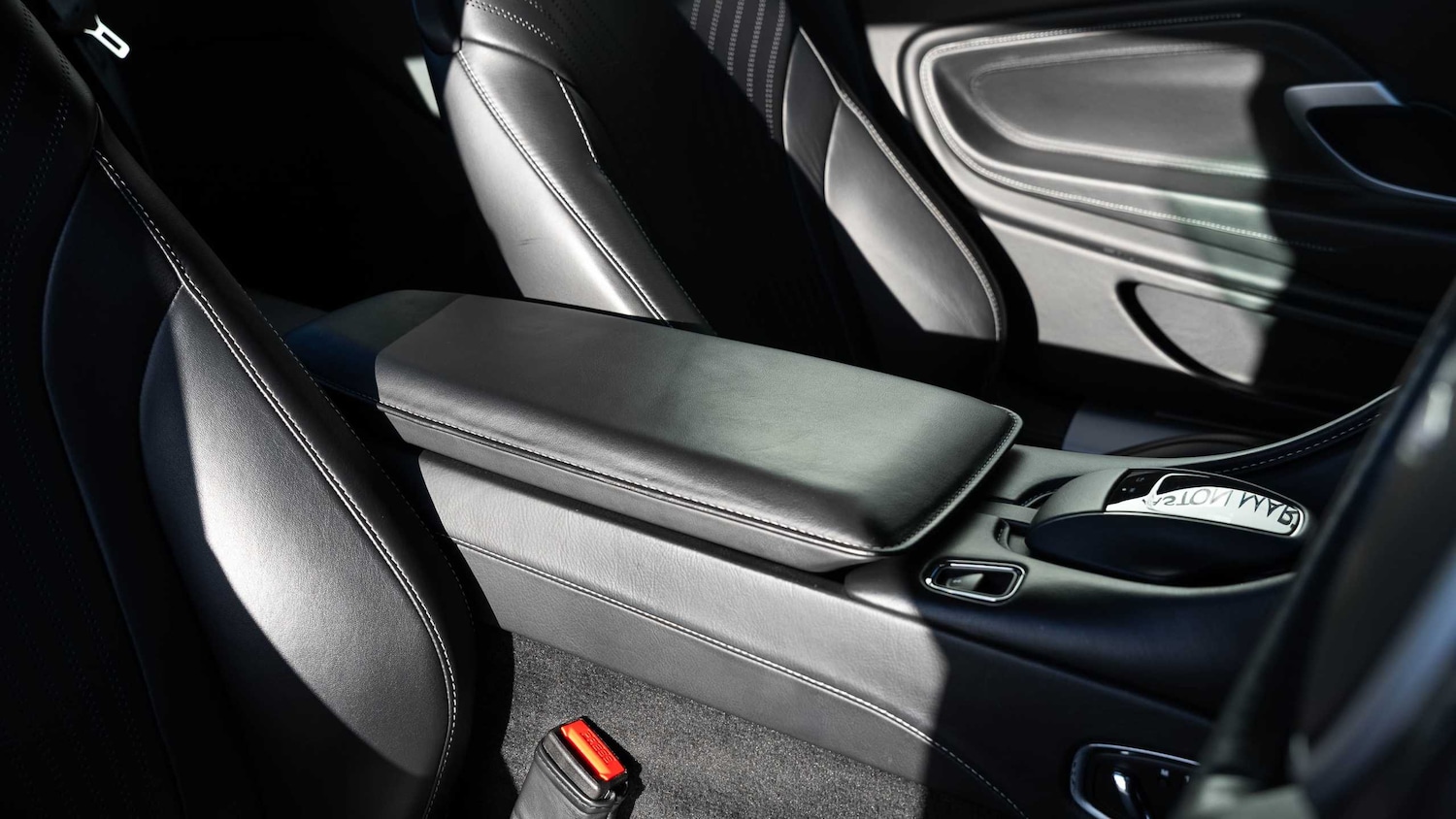 Used Aston Martin DB11 2019 for sale - 76842825: Photo 31