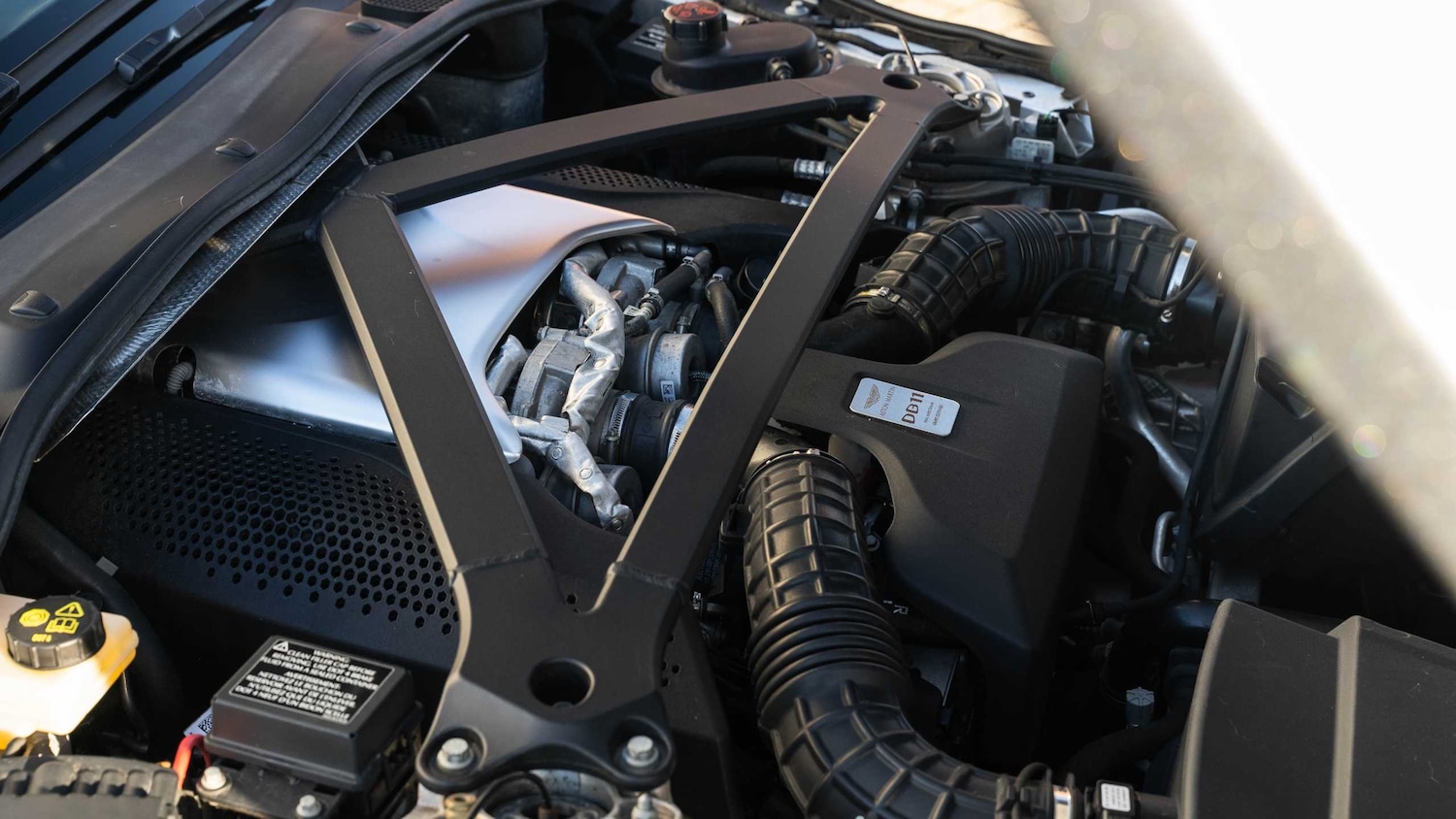 Used Aston Martin DB11 2019 for sale - 76842825: Photo 32