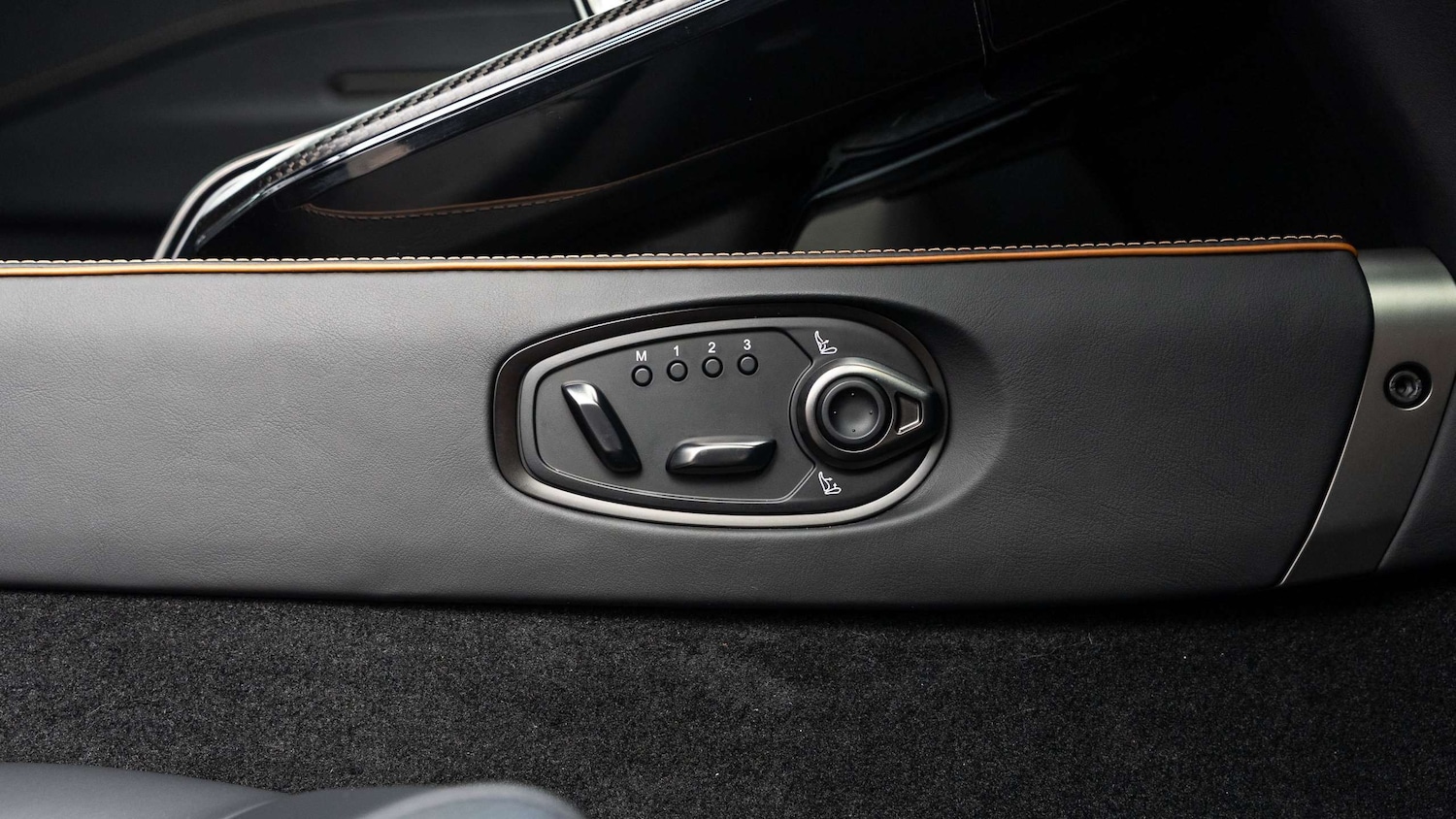 Used Aston Martin Vantage 2025 for sale - 76390607: Photo 26