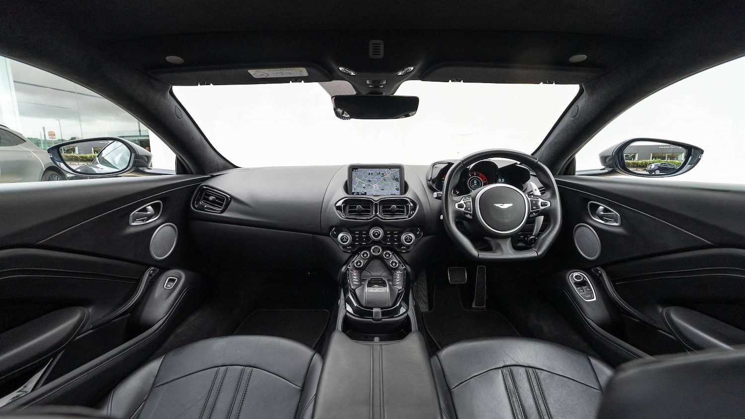 Used Aston Martin Vantage 2019 for sale - 76156078: Photo 11