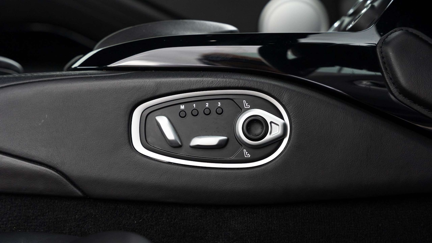 Used Aston Martin Vantage 2019 for sale - 76156078: Photo 20