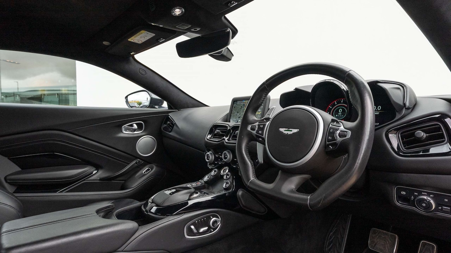 Used Aston Martin Vantage 2019 for sale - 76156078: Photo 3