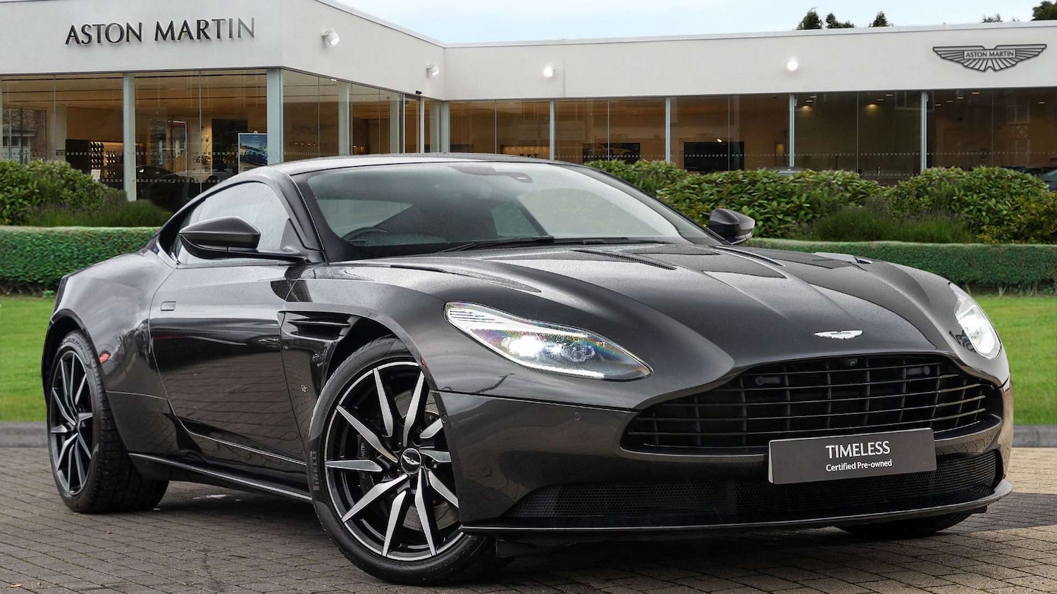 Used Aston Martin DB11 2017 for sale - 76475770: Photo 1