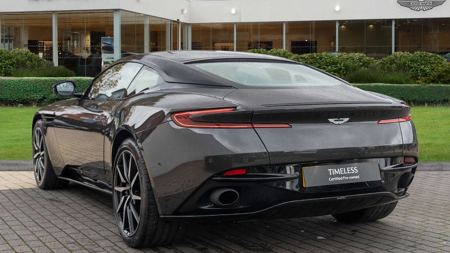 Used Aston Martin DB11 2017 for sale - 76475770: Photo 2