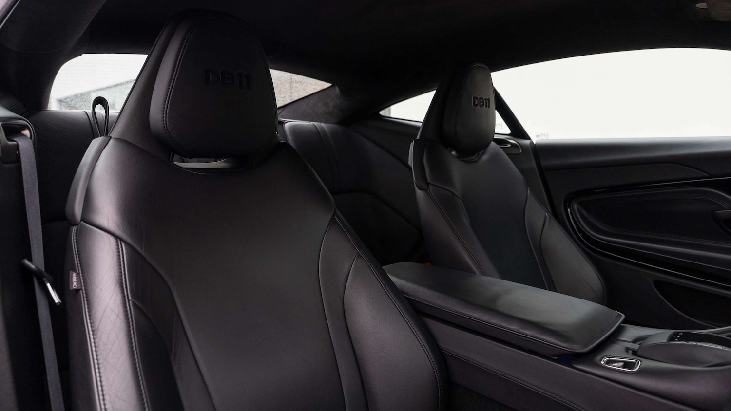 Used Aston Martin DB11 2017 for sale - 76475770: Photo 21