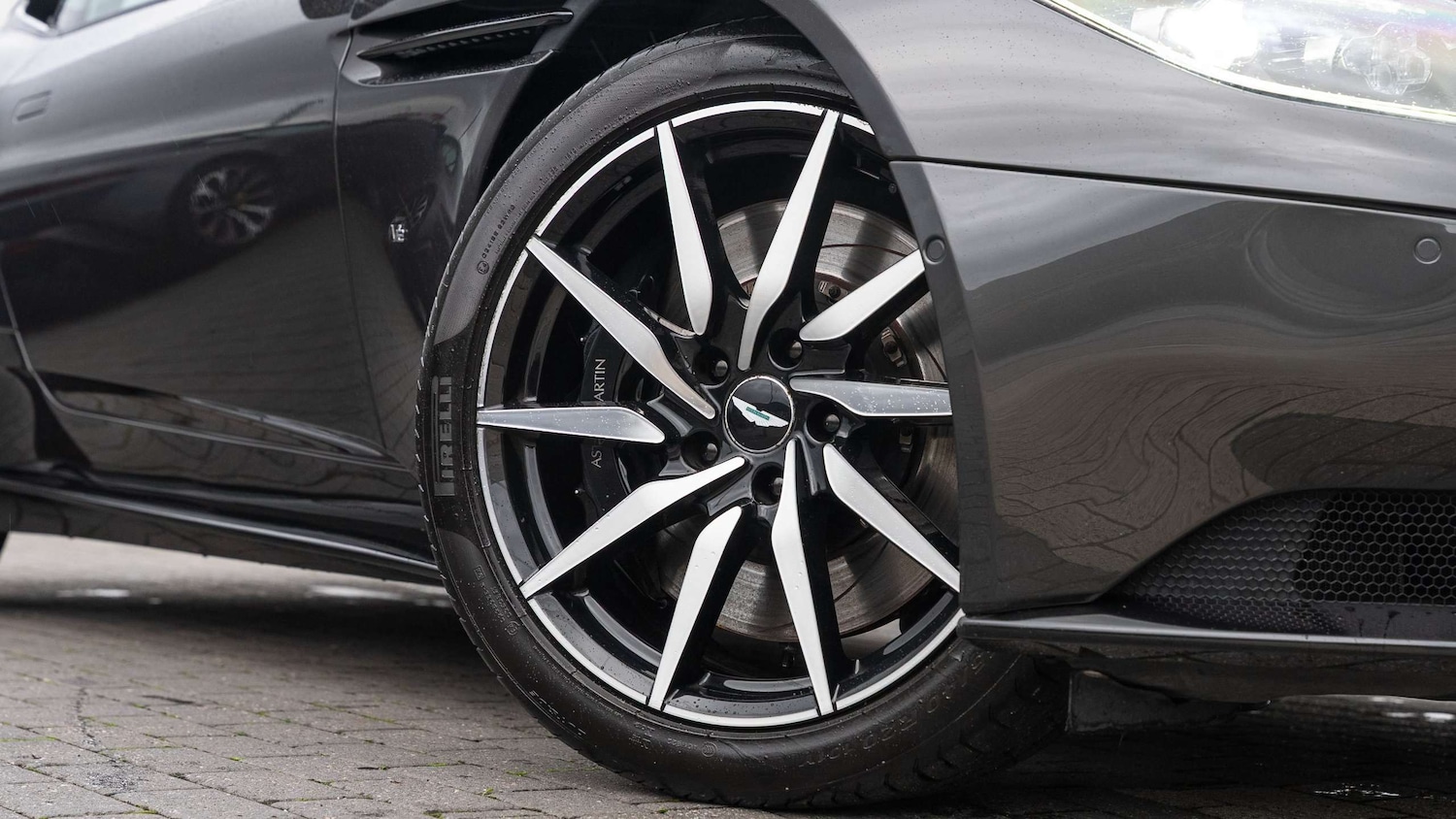 Used Aston Martin DB11 2017 for sale - 76475770: Photo 5