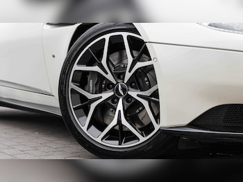 Used Aston Martin DB11 2019 for sale - 75417932: Photo
