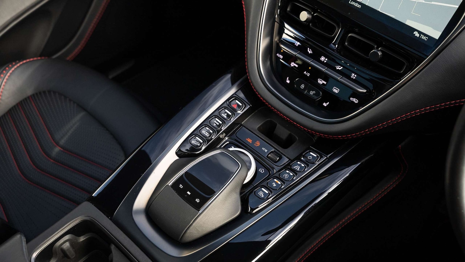 Used Aston Martin DBX 2021 for sale - 77000239: Photo 24