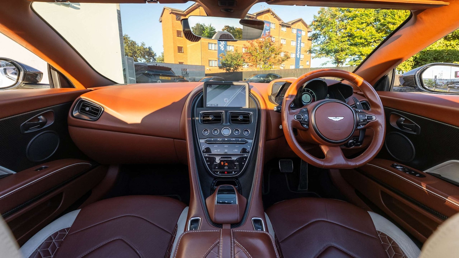 Used Aston Martin DBS 2019 for sale - 76218375: Photo 10